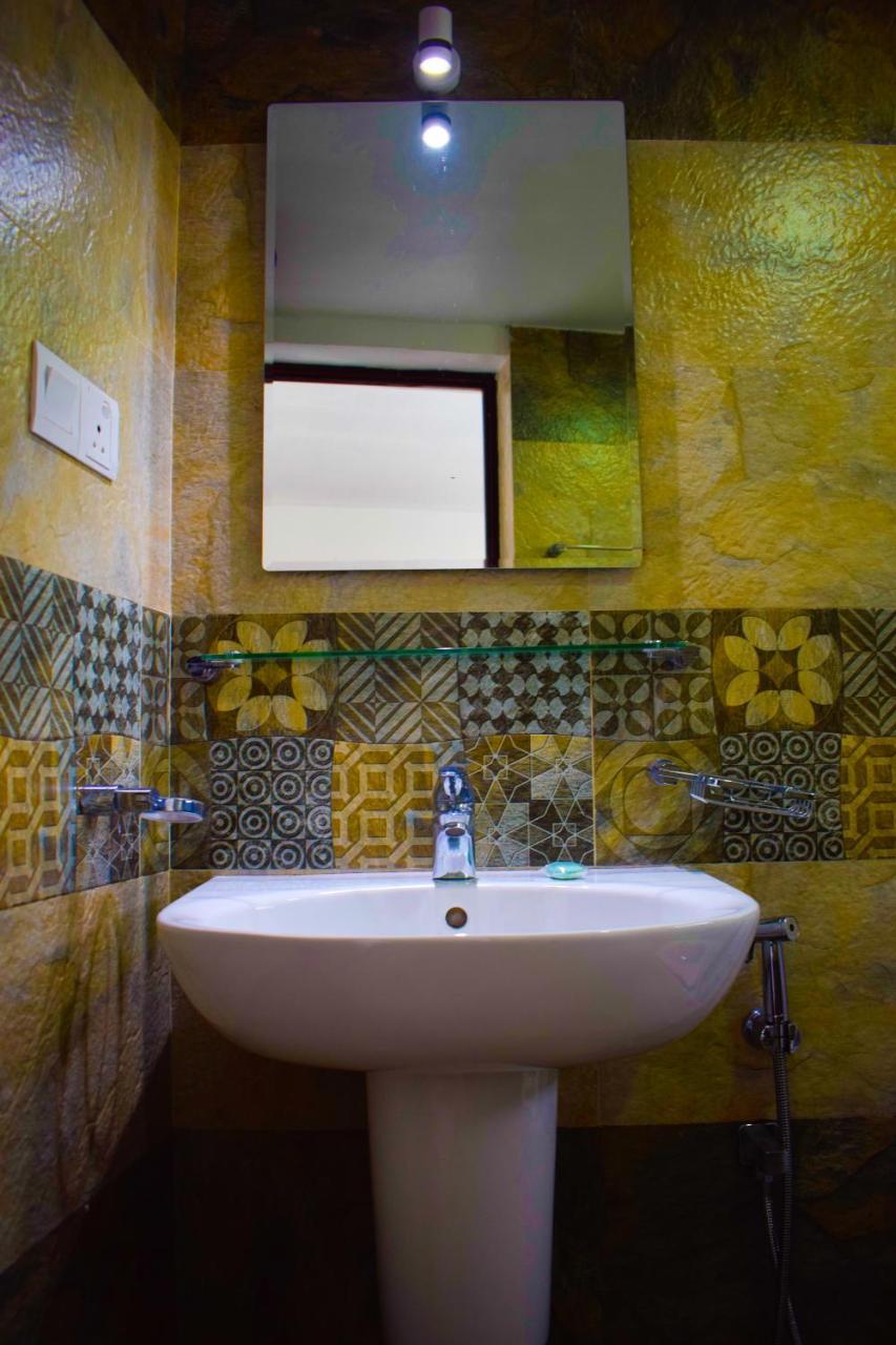 Blue Moon Hotel Нувара-Элия Экстерьер фото